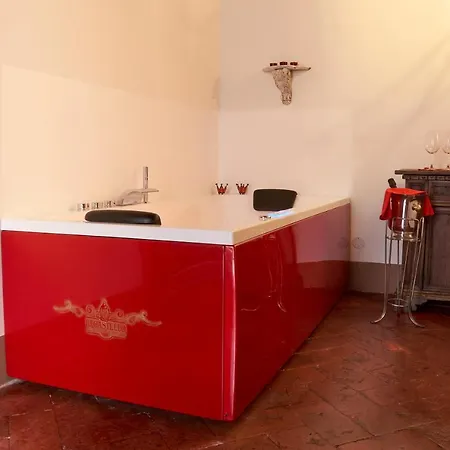 Castello Del Capitano Delle Artiglierie 4* 카스트로카로테르메